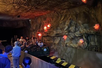 PortAventura inaugura 'Uncharted', la primera atracció amb llançaments laterals del món
