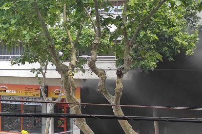 Susto en un parking de Torredembarra por el incendio de un vehículo