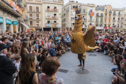Completas, la segunda tronada y el Seguici emocionan en la víspera