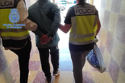 Desmantellen a Tortosa una xarxa que falsificava documentació per a immigrants