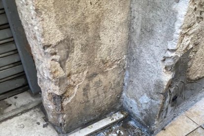 Els veïns de Tarragona es queixen de l'acumulació de brossa i voluminosos als carrers