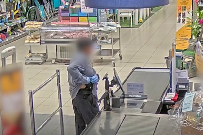 Detenido por atracar a punta de pistola un supermercado del Vendrell