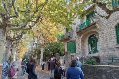 Una cuarentena de personas participan en las visitas guiadas al Balneario de Vallfogona de Riucorb