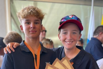 Joan Domingo i Iker Múgica, del Club Nàutic Cambrils, primers amb l'equip de la Federació Catalana de Vela a la Barcelona Team Racing