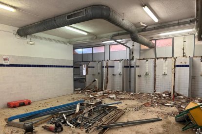 Torredembarra inicia las obras de reforma de los vestuarios de la piscina vieja y del tenis