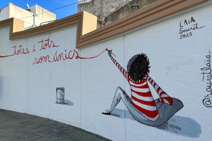 La plaça de l'Escorxador de Torredembarra estrena un mural per la tolerància
