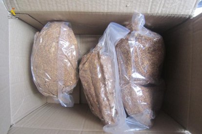 La Guàrdia Civil intervé 11 kg de picada de tabac a una empresa de paqueteria d'Amposta