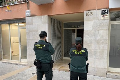 La Guardia Civil de Tarragona, ha dado por finalizada una larga investigación relacionada con una partida de hachís, que se intervino en la playa de la Mora en octubre del año pasado.