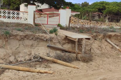 Desperfectes causats pel temporal a la Platja Llarga