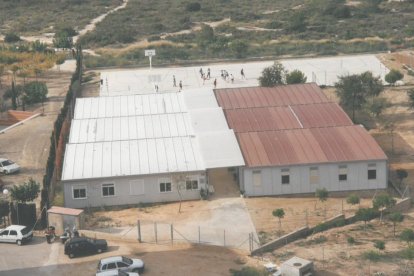 El centro durante sus primeros años con barracones.