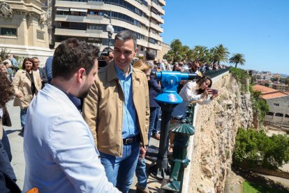 Imatge de la visita per sorpresa de Pedro Sánchez a Tarragona.