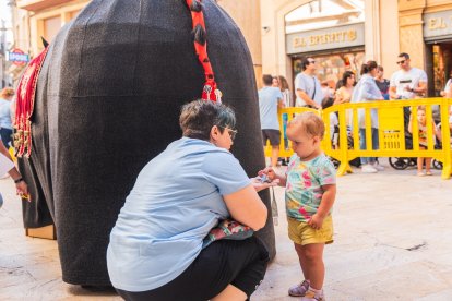 Entrega del chupete a la Mulassa.