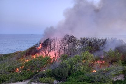 Imatge de l'incendi compartida pels Bombers