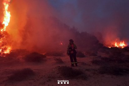 Imatge de l'incendi compartida pels Bombers