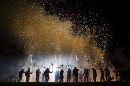 Bajada del Ball de Diables de Reus.
