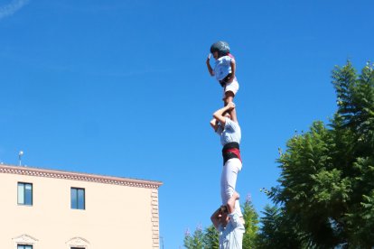 Aleta del 7 de 7 amb agulla descarregat pels Nois de la Torre a la primera jornada del Concurs de Castells a Torredembarra.