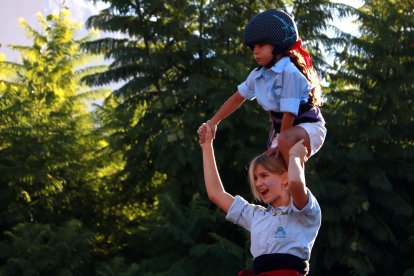 Dues castelleres durant la primera jornada del Concurs de Castells a Torredembarra