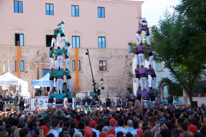 4 de 7 amb l'agulla descarregat pels Castellers de la Sagrada Famçilia i 3 de 7 descarregat pels Castellers d'Altafulla