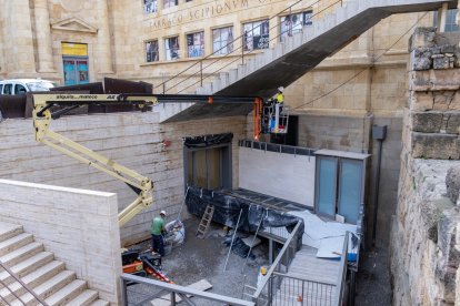 Los trabajos en las escaleras están a punto de acabar.