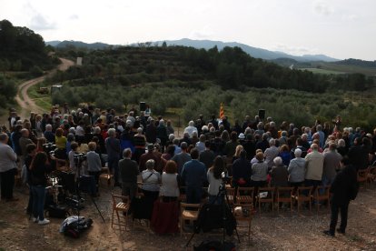 Minut de silenci pels combatents a la batalla de l'Ebre al Memorial de les Camposines