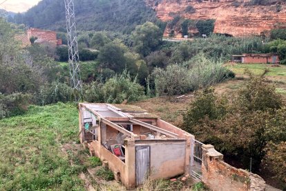 Tejado arrancado en una finca del Pont d'Armentera por el tornado del 4 de noviembre.