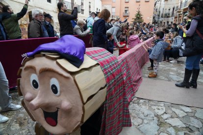 Imagen del tió «más largo del mundo» de Alcover.
