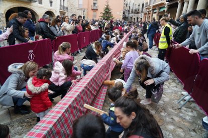 Imagen del tió «más largo del mundo» de Alcover.