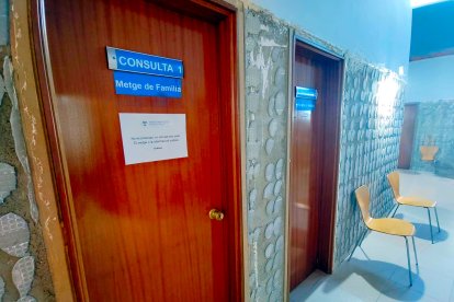 Inicio de los trabajos en el consultorio médico de Altafulla.