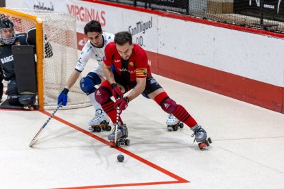 El capitán del Reus, Joan Salvat, durante el partido contra el Barcelos.
