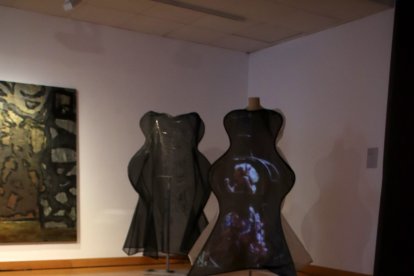 Una de las piezas de la exposición 'Silenci despullat. Una dona unao', de Mariaelena Roqué, en el MAMT