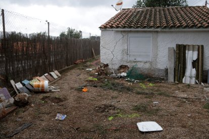 El vehicle implicat en l'accident de la T-350 a Santa Bàrbara ha topat contra el mur d'una casa al punt quilomètric 1,1