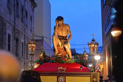 Imagen de la Cofraria del Crist del Bon Amor a la Procesión de Pasión de Tarragona.