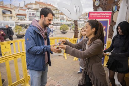 Tast popular de bao de carxofes a Cambrils.