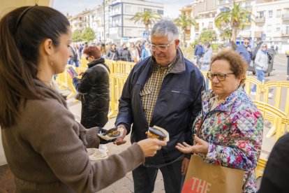 Tast popular de bao de carxofes a Cambrils.