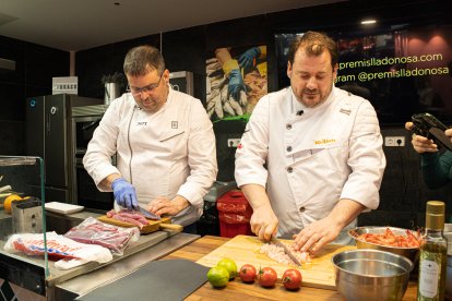 Los chefs Jordi Parés y Pep Moreno han ofrecido una degustación durante el acto.