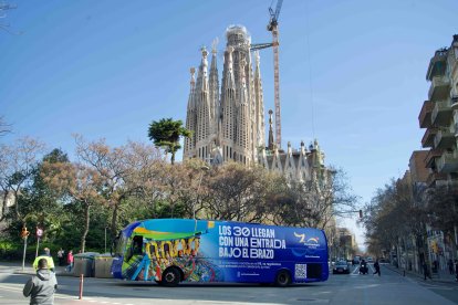 Imatge del bus de PortAventura World a Barcelona.