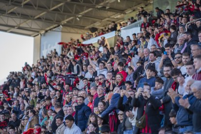 Els aficionats durant la crucial victòria del Reus FC Reddis davant el Girona B.