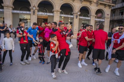 Celebración del ascenso a Segunda RFEF del Reus FC Reddis.