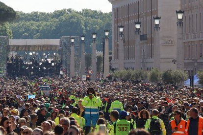 La Via della Conziliazione del Vaticà plena de gom a gom durant el funeral del papa Francesc