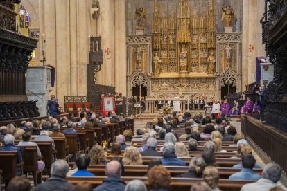 Missa en record del papa Francesc a la Catedral.