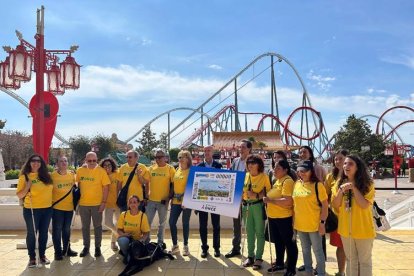 Una quinzena de persones cegues han gaudit del Dragon Khan durant la presentació del cupó de l'ONCE, dedicat al 30 aniversari del parc.
