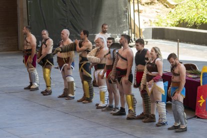 El Teatre Auditori del Camp de Mart va acollir ahir tres combats entre gladiadors de la mà del grup italià Arcs Dimicandi.