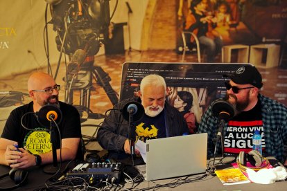 Instant del pòdcast de Xarli Diego, al centre de la imatge