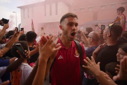 Imatge de la rebuda dels jugadors del Nàstic