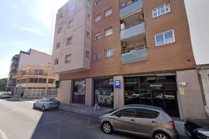 La vivienda se encuentra en la calle del Alguer, número 2, del barrio Barrio El Tancat – Mas d'en Gual.