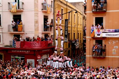 2 de 8 amb folre dels Xiquets del Tarragona per la diada de Sant Magí