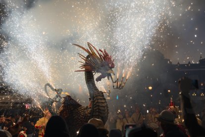 Un instante del pasacalle del Dragón de Sant Roc.