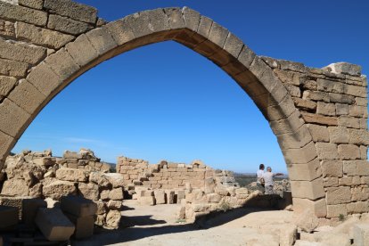 Arcada del castell d'Algars de Batea.