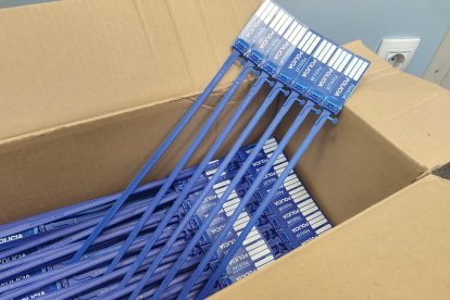 Precintos que utilizará la Guardia Urbana de Reus para inmovilizar los patinetes eléctricos