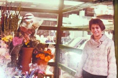 Sefa Mohedano, con quince años, cuando empezó a trabajar en la floristería.